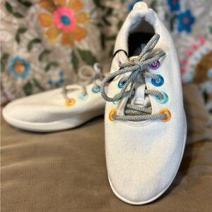 Allbirds White Sneakers Sleek Design